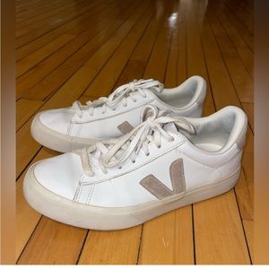 Woman’s VEJA Sneakers